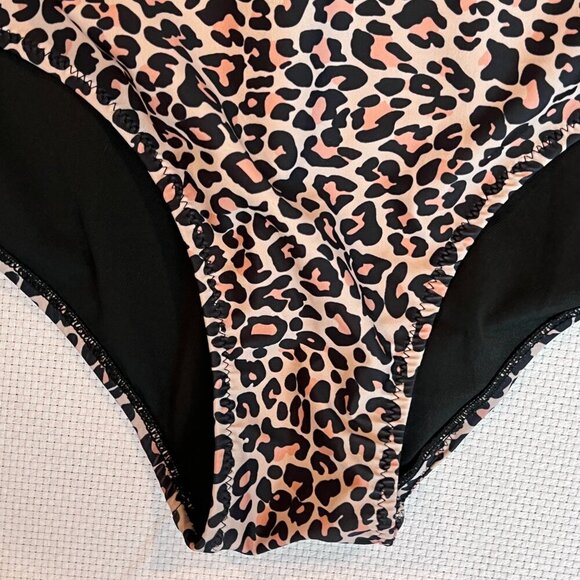 Leopard Animal Print Body Suit Flutter Sleeve Deep V Blouse Top Size XXL - Picture 4 of 9